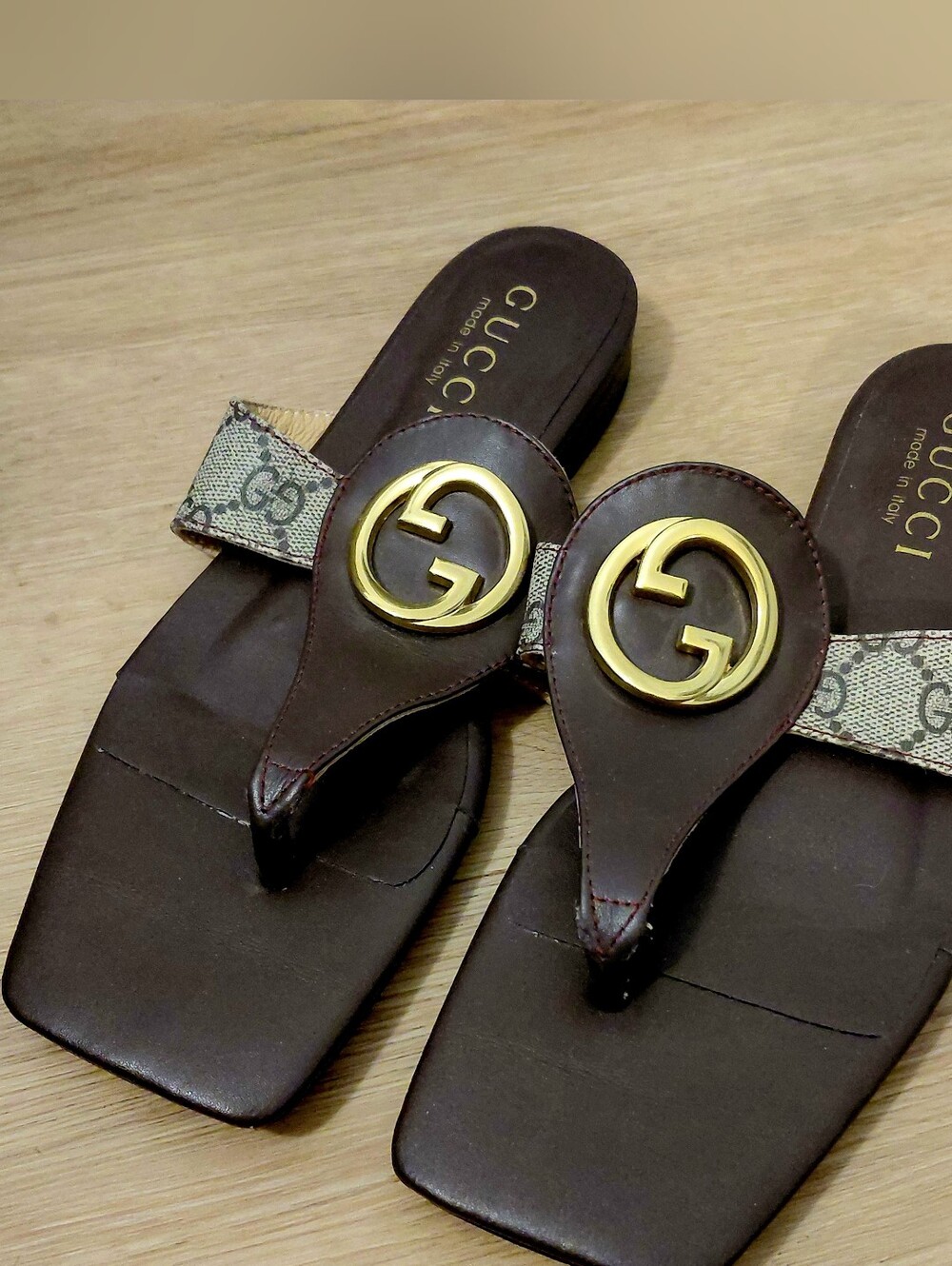 Gucci Blondie Brown Leather GG Logo Thong Sandals